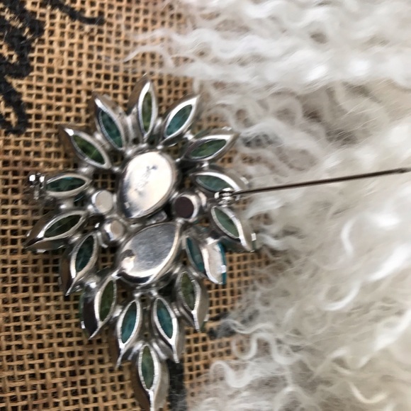Weiss Brooch - Picture 13 of 15